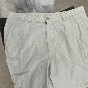Tommy Bahama relax cargo shorts, white checker size 36 excellent condition